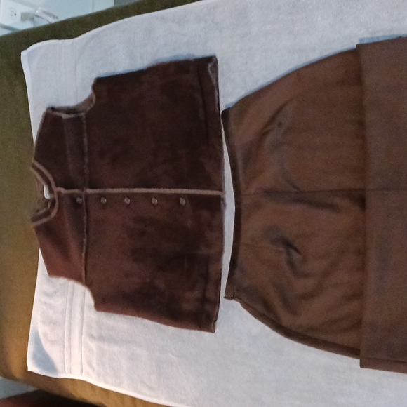 Valeri Steven's Brown 2 pice suede with vest Long length skirt 3/ and a half in. - Picture 8 of 8